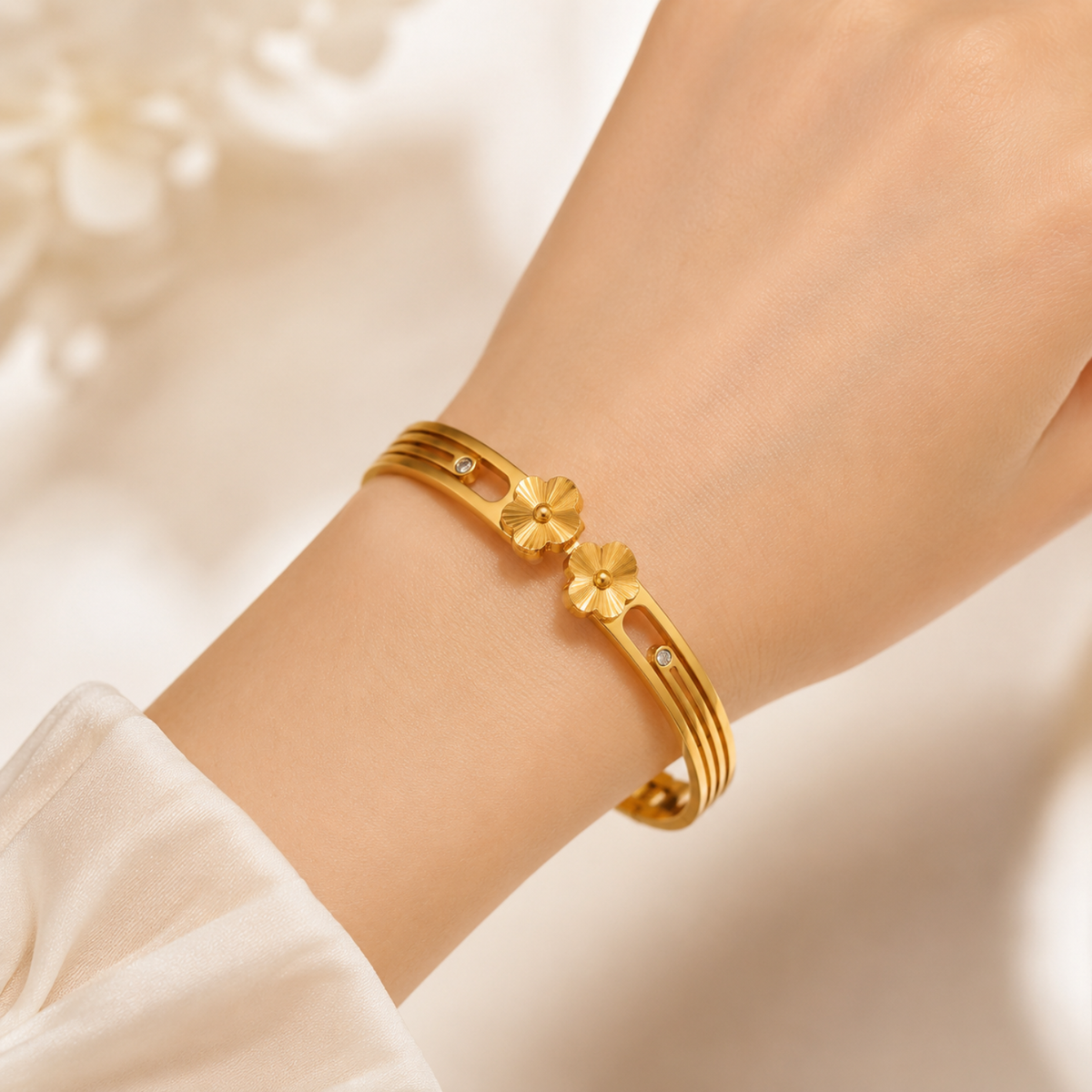 Fleur Éclat Crystal Bangle