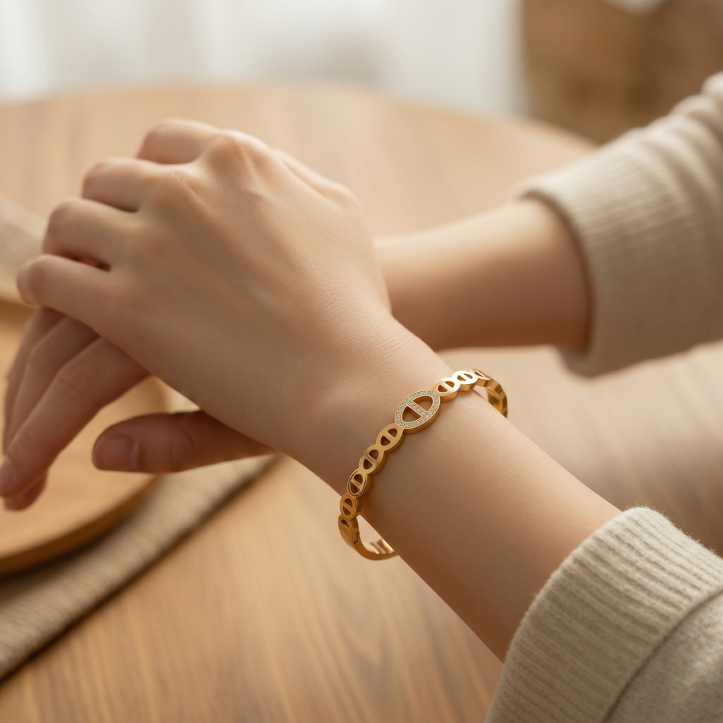 Fleur Éclat Crystal Bangle